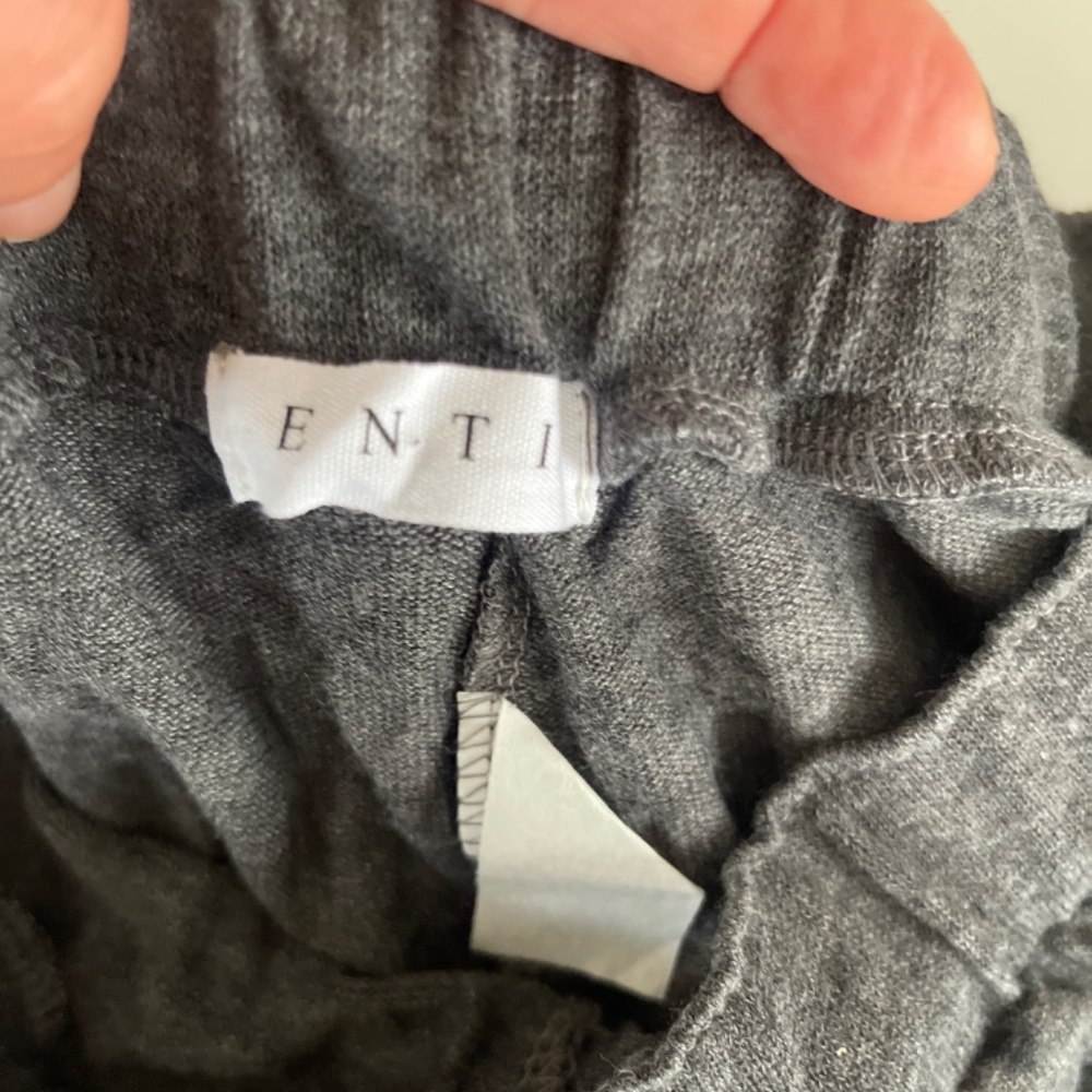 Enti SHORTS - Picture 2 of 2
